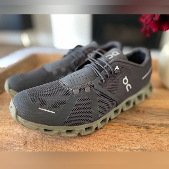 ON Cloud 5 Sneakers Men's 9.5 Eclipse/ Grove Swiss Engineering Sneakers 59.97769